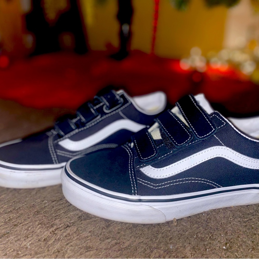 Old School V Suede Canvas Shoe, Black/True White, Size 5 Boys 6.5 Women